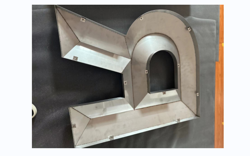 3D fabricated SS non illuinate letter